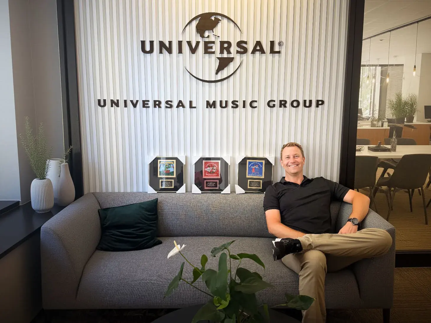 Anders hos Universal Music Group med guld- og platinplader