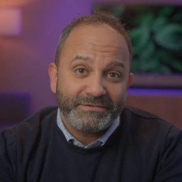 Lydstudie nær København – Producer ved keyboard. – Lydstudiet